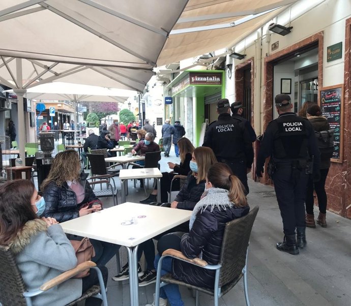 Archivo - Veladores en el centro de Alicante