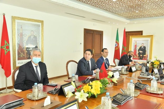 El ministro de Exteriores marroquí, Nasser Bourita, durante una reunión por videoconferencia con su homólogo de Portugal