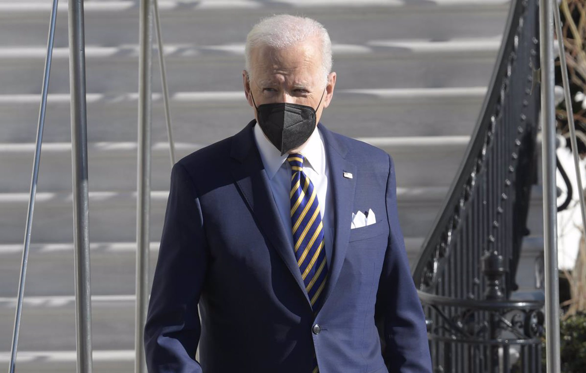 11 January 2022, US, Washington: US President Joe Biden speaks with the media before departing to joint Base Andrews in route to Atlanta, at south Lawn/White House. Photo: Lenin Nolly/ZUMA Press Wire/dpa