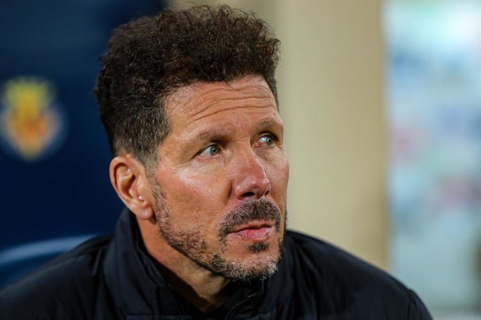 Diego Pablo Simeone, head coach of Atletico de Madrid, looks on during the Santander League match between Villareal CF and Atletico Madrid at the Ceramica Stadium on January 9, 2022, in Valencia, Spain.