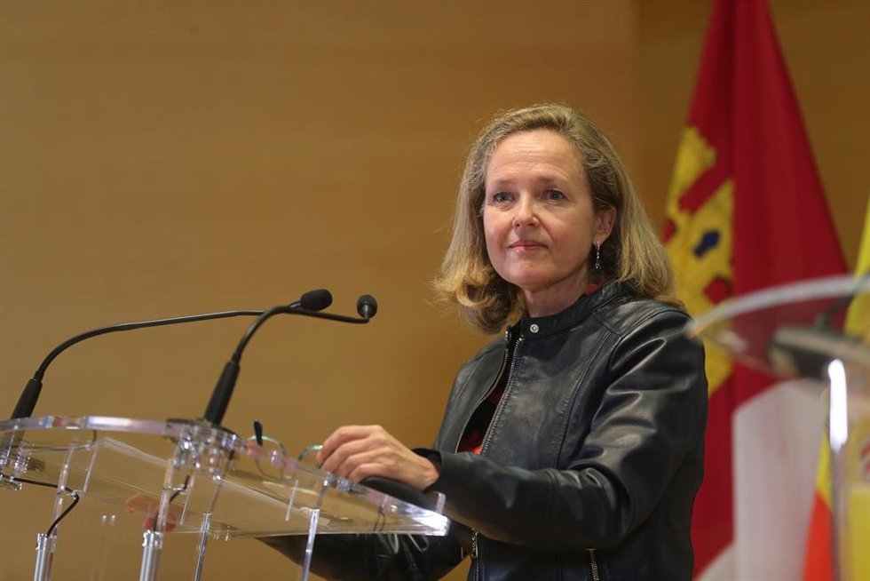 La vicepresidenta primera y ministra de Asuntos Económicos y Transformación Digital, Nadia Calviño, comparece después de una reunión bilateral, en la sede del Ministerio, a 11 de enero de 2022, en Madrid (España). 