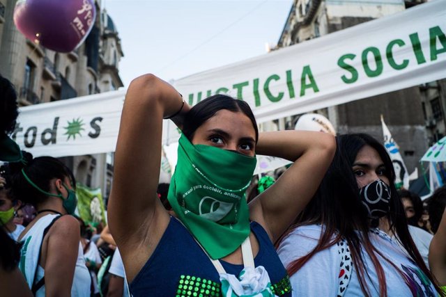 Archivo - Movilización a favor de la legalización del aborto en Argentina