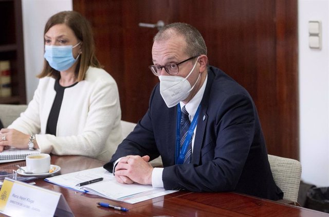 Archivo - El director general de la OMS para Europa, Hans Kluge, durante una reunión con la ministra de Sanidad, en el Complejo de La Moncloa, a 8 de noviembre de 2021, en Madrid (España). 