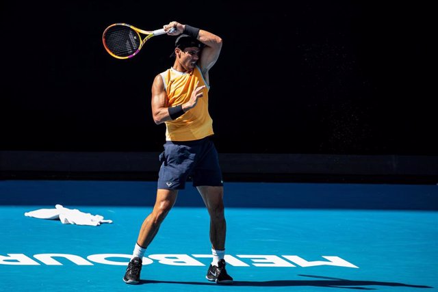 Rafael Nadal entrenando de cara al Abierto de Australia 2022