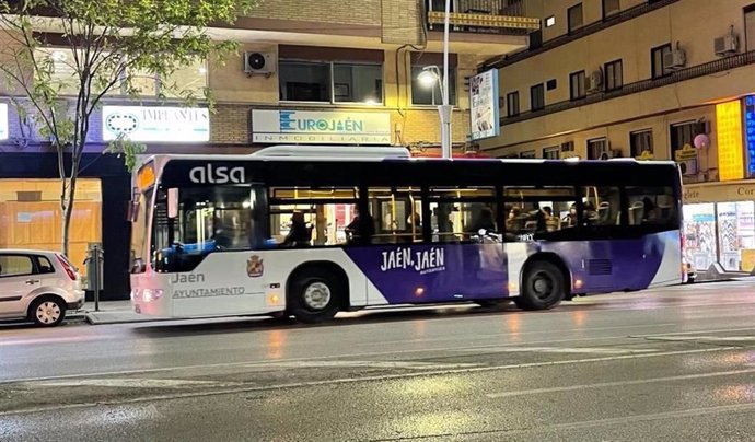 Autobús urbano de Jaén, en una imagen de archivo.