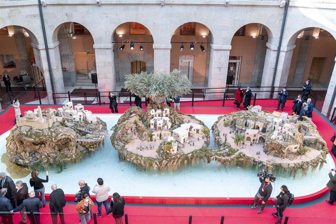 Archivo - Vista general del tradicional Belén de la Puerta del Sol, en Madrid (España). 