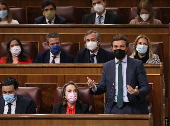 El presidente del PP, Pablo Casado, interviene en el pleno del Congreso de los Diputados, a 22 de diciembre de 2021, en Madrid (España). Durante esta sesión de control al Gobierno, la última de 2021.