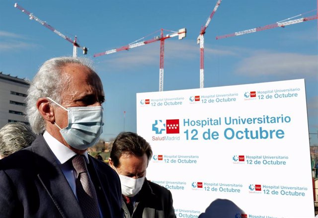 El consejero de Sanidad de la Comunidad de Madrid, Enrique Ruiz Escudero, visita las obras del Hospital 12 de Octubre, a 13 de enero de 2022, en Madrid (España). Un nuevo edificio albergará la nueva zona de hospitalización del Hospital 12 de Octubre con 7
