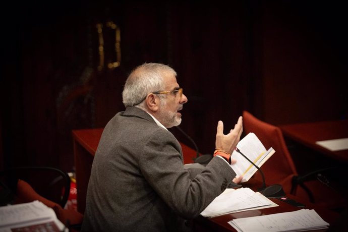 Imagen de archivo - El líder de Cs en el Parlament, Carlos Carrizosa, durante la comparecencia de la consellera de Presidencia de la Generalitat, en la Comisión de Asuntos Institucionales del Parlament, a 10 de noviembre de 2021, en Barcelona.