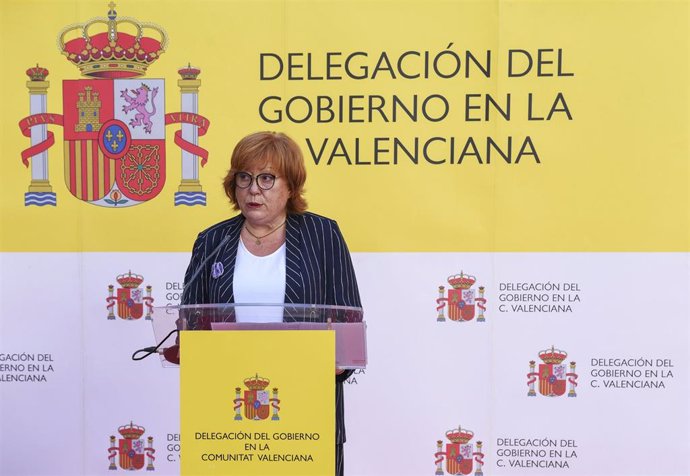 Archivo - La delegada del Gobierno en la Comunidad Valenciana, Gloria Calero, durante su intervención tras una reunión con la ministra de Política Territorial y Función Pública, Carolina Darias y los presidentes de las Diputaciones Provinciales, en la s