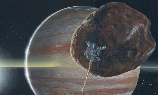 De 1995 a 2003, la nave Galileo de la NASA exploró el sistema de Júpiter. Sus órbitas finales llevaron a la sonda a las profundidades de los cinturones de radiación más internos del planeta gigante, donde también realizó un sobrevuelo cercano de Amalthea