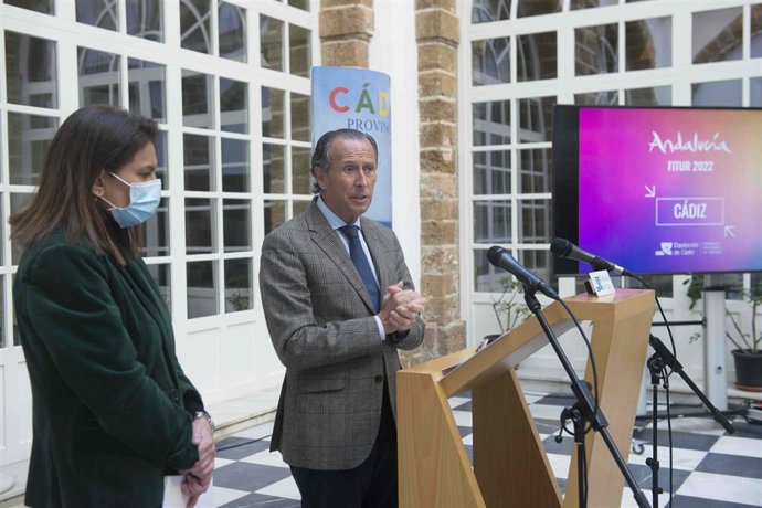 El vicepresidente primero de la Diputación y responsable del Patronato Provincial de Turismo, José María Román, durante la presentación de la oferta turística que Cádiz mostrará en Fitur.