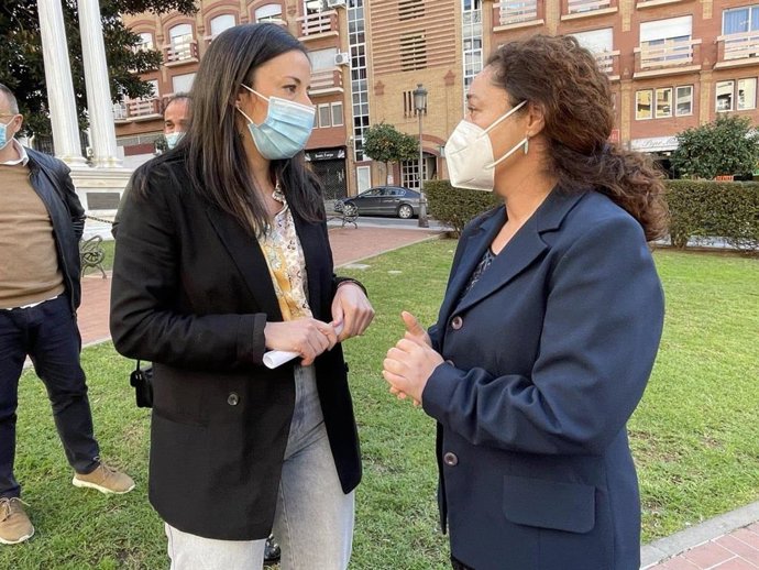Las portavoces de Unidas Podemos por Andalucía, Inmaculada Nieto e Isabel Franco, en Huelva.