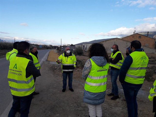 Visita a la zona en la que se va a habilitar el acerado