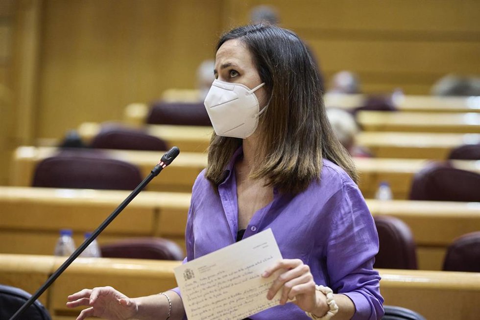 La ministra de Derechos Sociales, Ione Belarra, interviene en una Sesión de Control en el Senado, a 21 de diciembre de 2021, en Madrid (España).