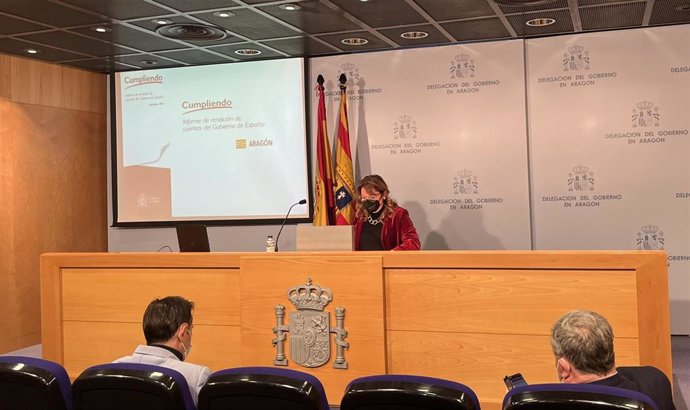 La delegada del Gobierno en Aragón, Rosa Serrano, durante la presentación del informe