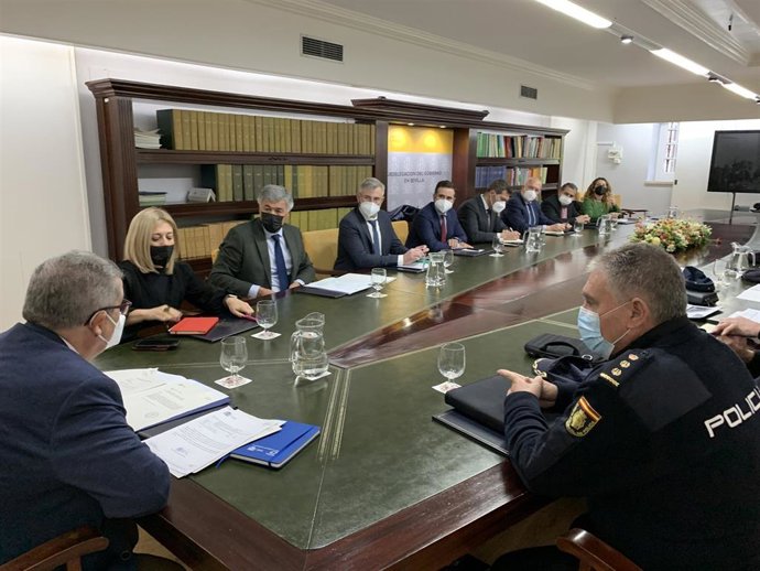 Imagen de la reunión en la Subdelegación