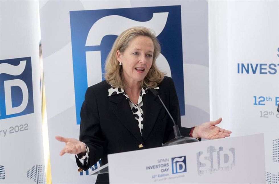 La vicepresidenta primera y ministra de Asuntos Económicos y Transformación Digital, Nadia Calviño, interviene en un almuerzo coloquio durante la segunda jornada de la XII edición de Spain Investors Day (SID), en el Hotel Ritz, a 13 de enero de 2022.