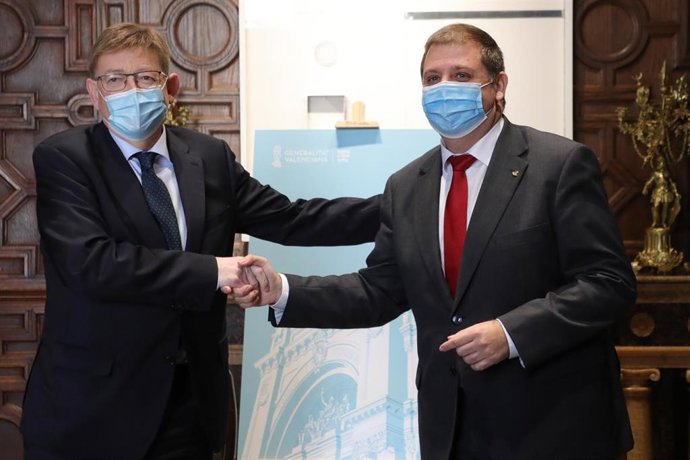 Firma de convenio entre Correos y la Generalitat