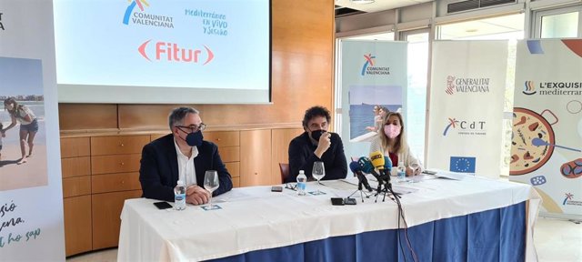 Francesc Colomer presenta el stand de Fitur