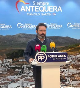 El coordinador general del PP de Málaga, José Ramón Carmona, en rueda de prensa