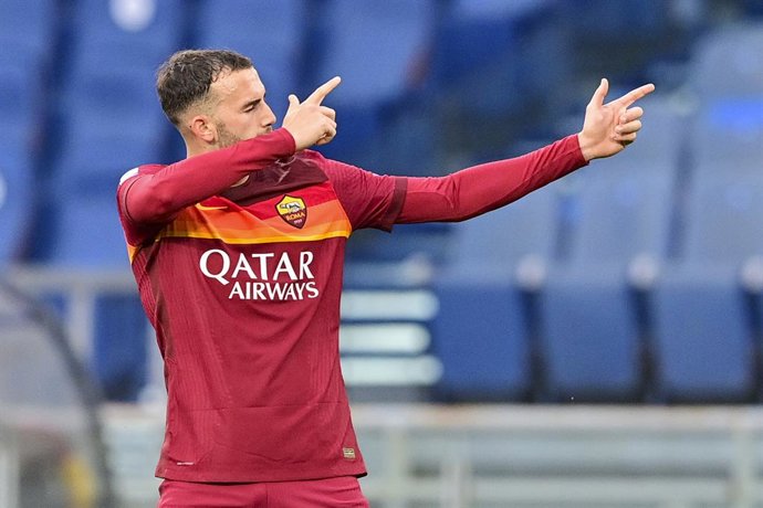 Archivo - 11 April 2021, Italy, Rome: Roma's Borja Mayoral celebrates scoring his side's first goal during the Italian Serie A soccer match between Roma and Bologna at Stadio Olimpico. Photo: Fabio Rossi/LaPresse via ZUMA Press/dpa