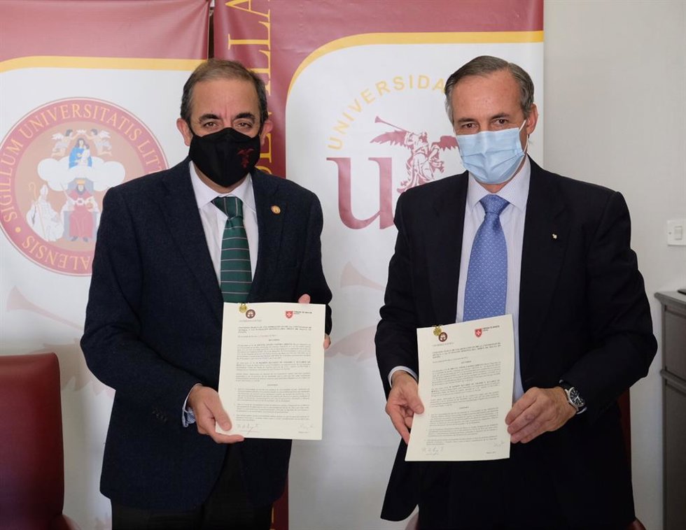 El rector de la Universidad de Sevilla, Miguel Ángel Castro, y el presidente de la Fundación Hospitalaria Orden de Malta en España, Ramón Álvarez de Toledo.