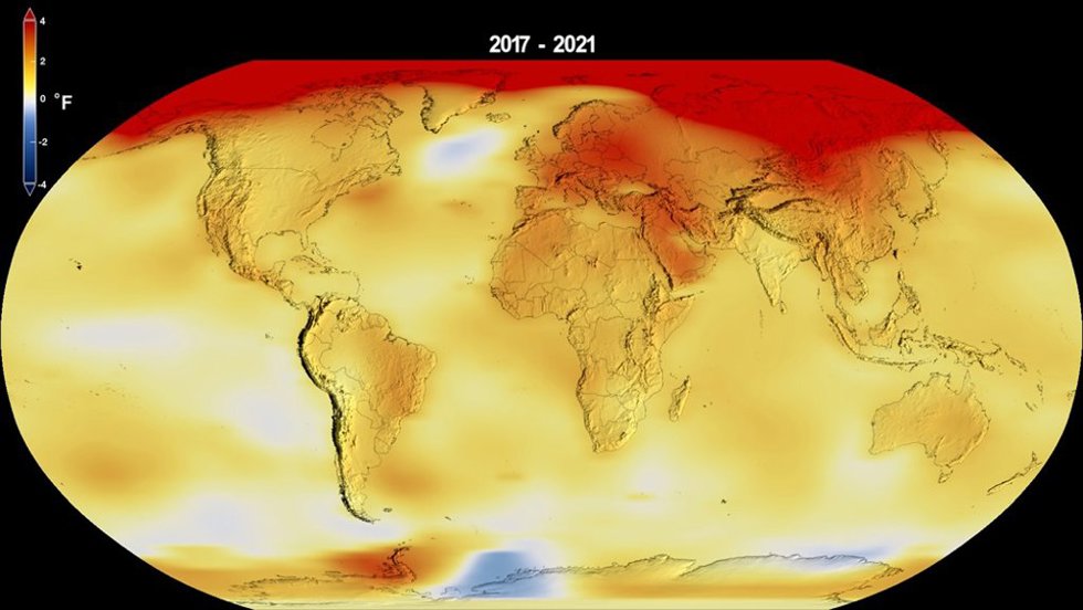 Esta imagen muestra las anomalías de temperatura global en la superficie del planeta en 2021.En regiones como el Ártico se pueden observar temperaturas más altas de lo normal, mostradas en rojo. Las temperaturas más bajas de lo normal se muestran en azu