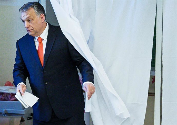 El primer ministro de Hungría, Viktor Orbán, votando en las anteriores elecciones al Parlamento de Hungría en 2018.