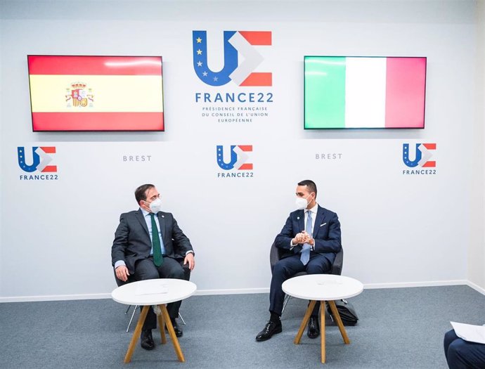 El ministro de Asuntos Exteriores, UE y Cooperación, José Manuel Albares, y su homólogo italiano, Luigi di Maio