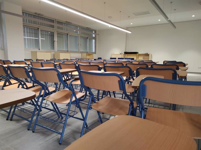 Archivo - Interior de un aula de un colegio público cordobés.