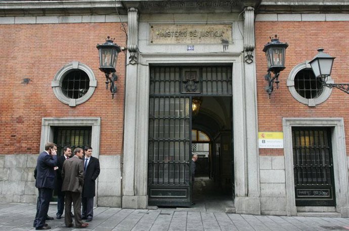 Archivo - Fachada del Ministerio de Justicia.