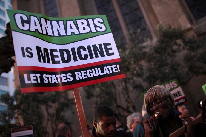 Archivo - Manifestación a favor del uso medicinal del cannabis en California, EEUU.
