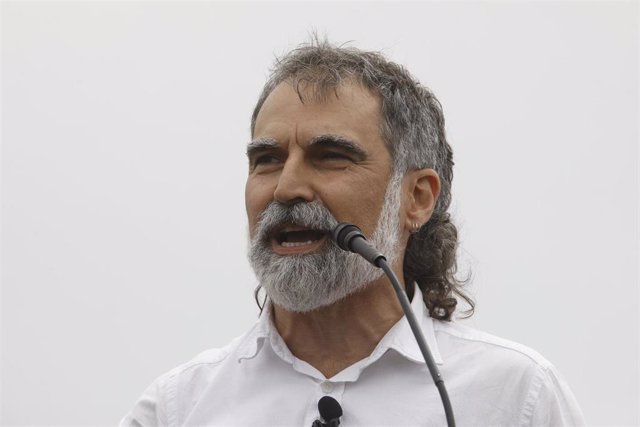 Archivo - El presidente de Òmnium Cultural, Jordi Cuixart , interviene tras salir de la prisión de Lledoners. ARCHIVO.