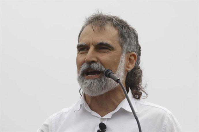 Archivo - El presidente de mnium Cultural, Jordi Cuixart , interviene tras salir de la prisión de Lledoners. ARCHIVO.