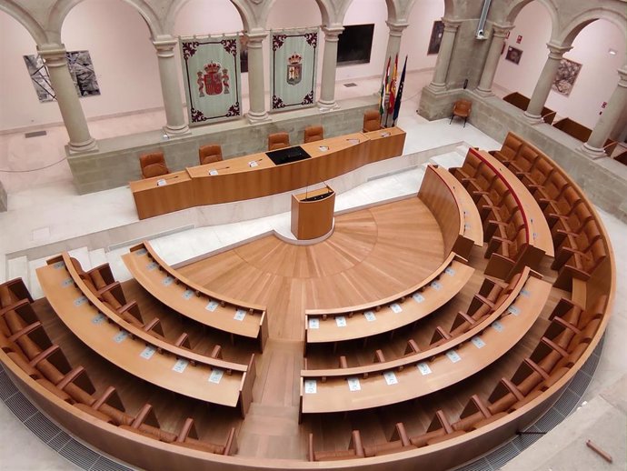 Archivo - Parlamento de La Rioja con los escaños vacíos