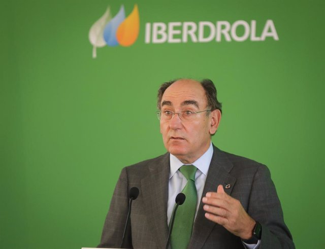 Archivo - El Presidente de Iberdrola, Ignacio Galán, durante la inauguración de la planta fotovoltaica del Andévalo de Huelva.