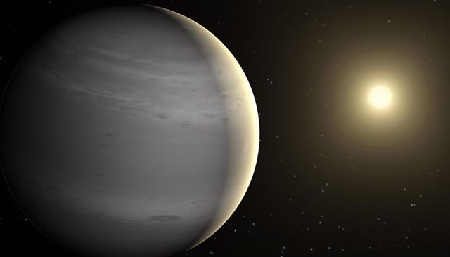 Un exoplaneta gigante gaseoso que orbita una estrella de tipo G, que es similar a TOI-2180 b.