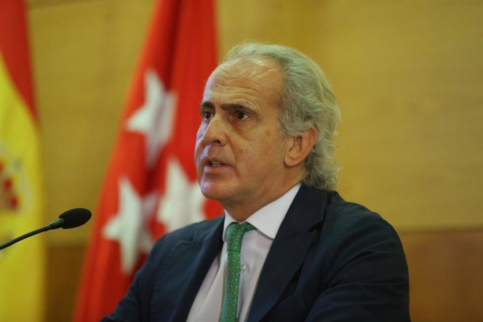 Archivo - El consejero de Sanidad de la Comunidad de Madrid, Enrique Ruiz Escudero,