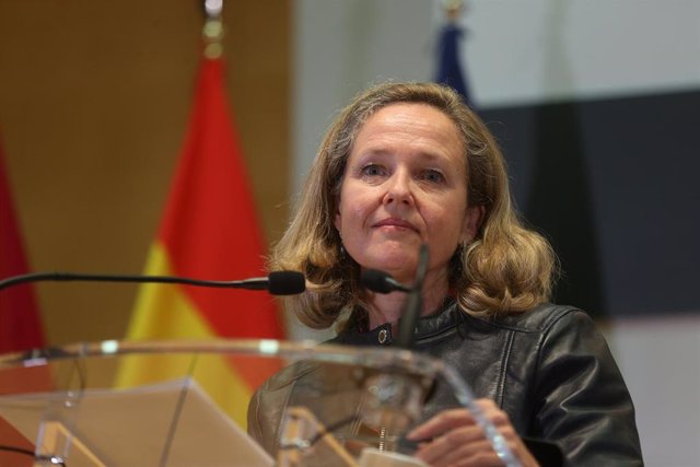 La vicepresidenta primera y ministra de Asuntos Económicos y Transformación Digital, Nadia Calviño, comparece después de una reunión bilateral, en la sede del Ministerio, a 11 de enero de 2022, en Madrid (España).