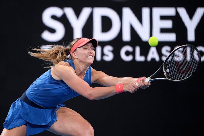 Paula Badosa of Spain during her semi final match against Daria Kasitkina of Russia on Day 5 of the Sydney Tennis Classic at Sydney Olympic Park in Sydney, Friday, January 14, 2022. (AAP Image/Dan Himbrechts) NO ARCHIVING, EDITORIAL USE ONLY