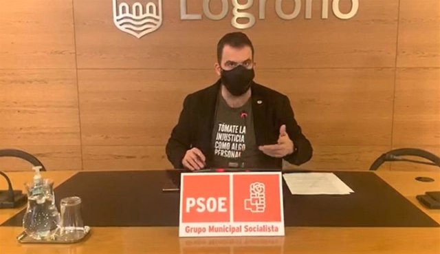 Archivo - El portavoz municipal del PSOE Iván Reinares