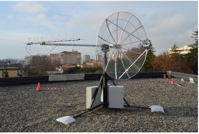 Antena para los satélites en el Ayuntamiento de La Línea.