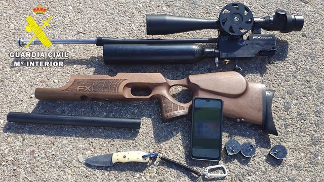 Arma intervenida a la persona detenida por caza furtiva.