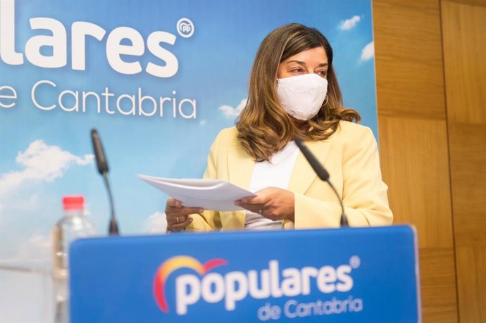 Archivo - La presidenta del PP de Cantabria, María José Sáenz de Buruaga