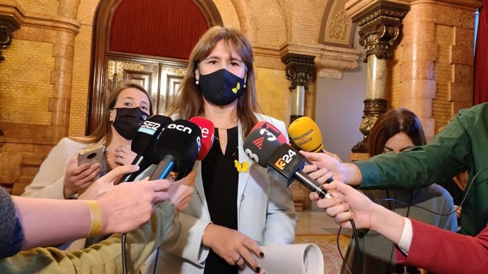 Archivo - Arxiu - La presidenta del Parlament, Laura Borrs, en unes declaracions als mitjans