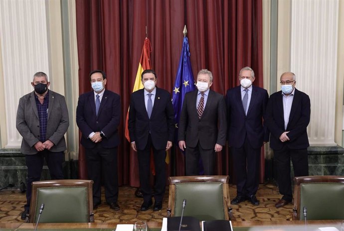 El secretario general de UPA, Lorenzo Ramos; presidente de ASAJA, Pedro Barato; ministro de Agricultura, Luis Planas; el comisario de Agricultura y Desarrollo Rural de la Unión Europea, Janusz Wojciechowski y el secretario general de COAG, Miguel Padilla