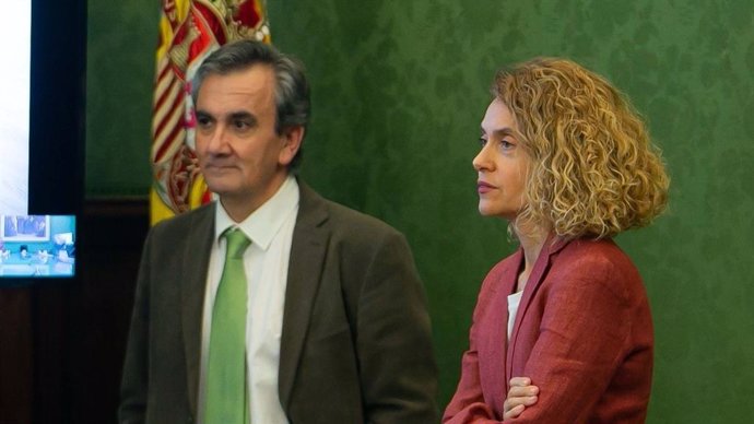 Imagen del director de Gabinete de la Presidencia del Congreso, José de Francisco, con la presidenta de la Cámara Baja, Meritxell Batet