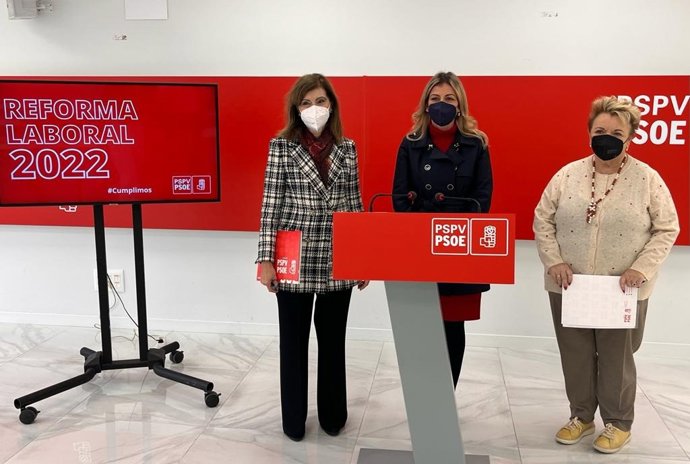 La secretaria de Trabajo y Economía Social del PSPV-PSOE, Rocío Briones, la diputada en el Congreso, Ana Botella y la senadora, Mercedes Berenguer, han analizado en rueda de prensa la repercusión de la reforma laboral en la Comunitat Valenciana