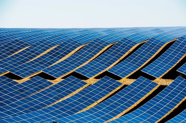 Archivo - Placas fotovoltaicas